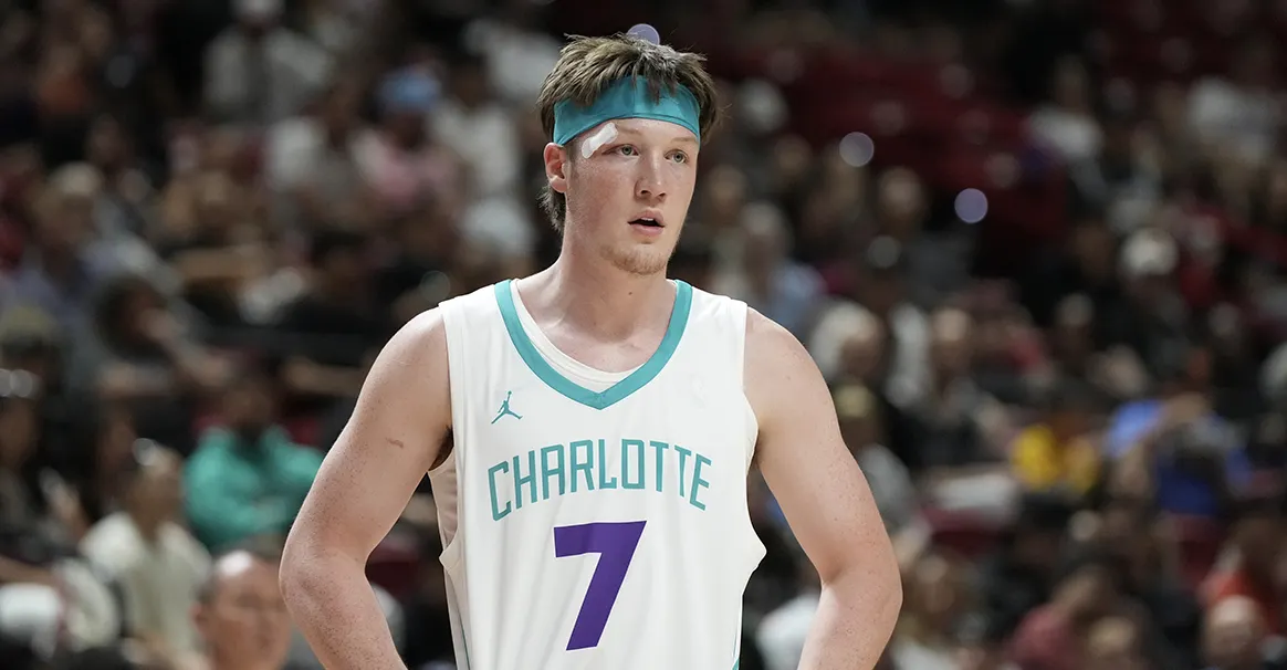 AYX游戏入口巴特勒在曼联比赛中高光表现集结日瓦伦西亚防线松动,今晨夏洛特黄蜂调整名单以备国王杯瞬间刷屏(瓦勒伦加主场迎战布莱尼)